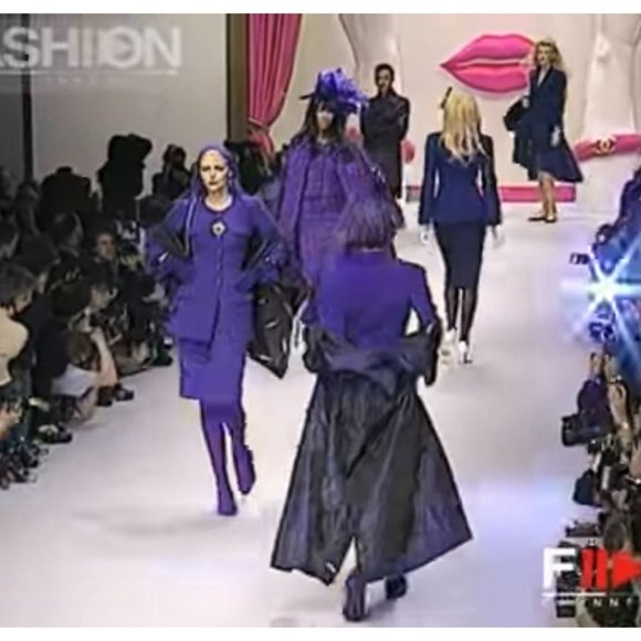 CHANEL Vintage 1995 Fall Winter 95A Wool Purple Gold Button Blazer - Picture 3 of 12